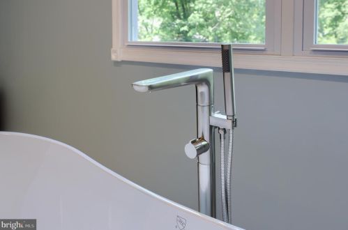 3450 Fishing Crk Vly Rd, Harrisburg PA 17112-9627 exterior