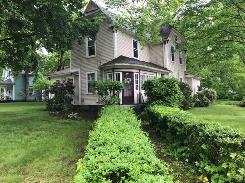 89 Walnut St, Putnam, CT 06260-1739