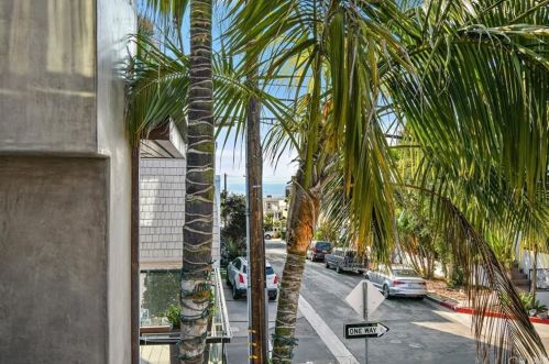 420 31st St, Manhattan Beach CA  90266-3975 exterior