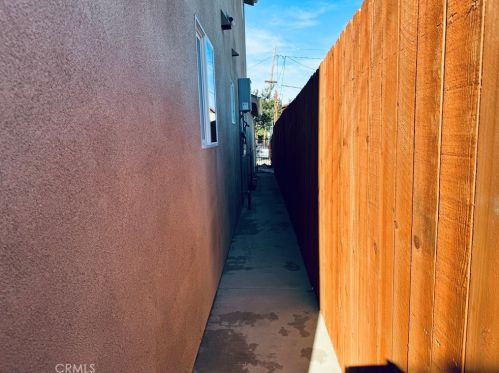 2014 Piru St, Compton CA  90222-3525 exterior