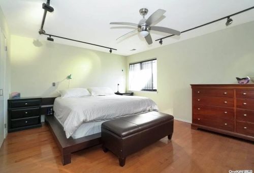 8 Wimbledon Ct, Muttontown NY  11753-2821 exterior