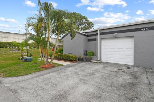 4550 Biddeford Ave, West Palm Beach, FL 33417-8285