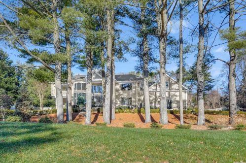 34 Pleasant Ln, Muttontown, NY 11771-4002