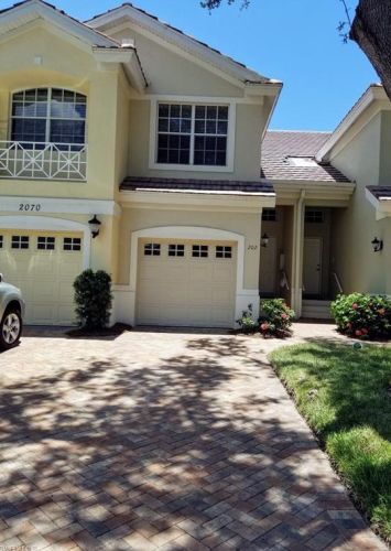 2070 Aberdeen Ln, Naples, FL 34109-1426