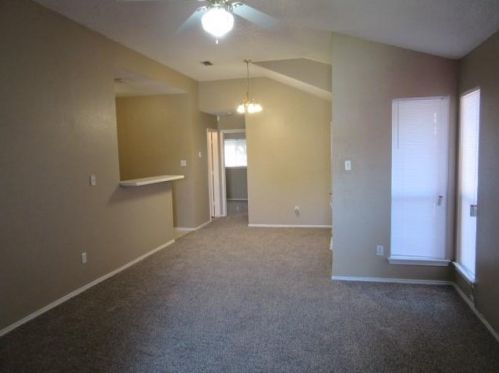 5733 Shadydell Dr, Fort Worth, TX 76135-2080