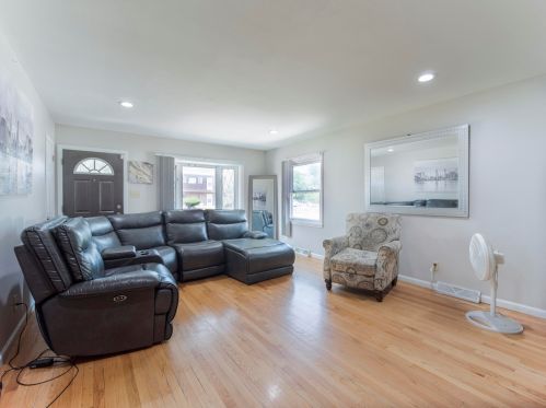 5326 63, Milwaukee WI 53213-4174 exterior