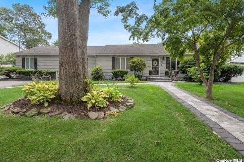 26 4th St, Canaan Lake, NY 11772-2312