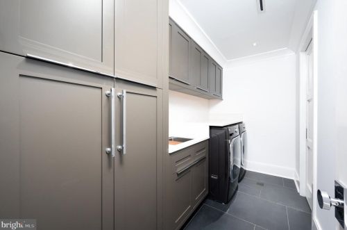 3302 Cleveland Ave, Washington DC 20008-3456 exterior