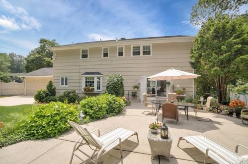 18 Mayer Dr, Airmont NY  10901-3825 exterior