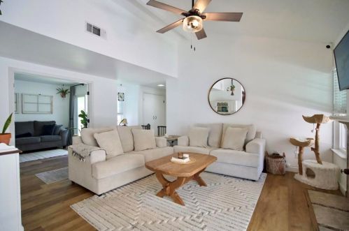 42137 Teatree Ct, Temecula CA  92591-3825 exterior