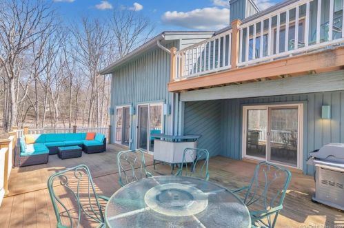 385 Thompson St, South Glastonbury, CT 06073-2921