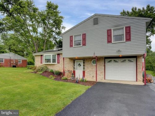 63 Sharon Rd, West Enola, PA 17025-1828