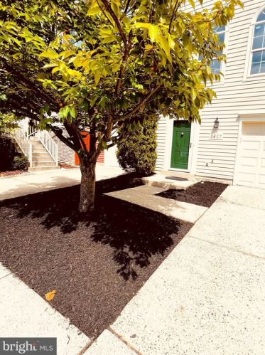2457 Fox Stream Ln, Herndon, VA 20171-3049
