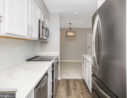 5801 Rexford Dr, Springfield VA  22152-1043 exterior