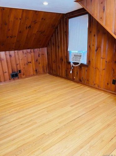 146 Colonial Ave, Williston Park NY  11596-1527 exterior