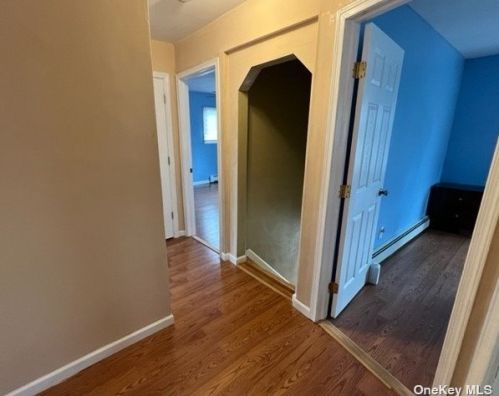 80 Doges Promenade, North Lindenhurst NY  11757-6408 exterior