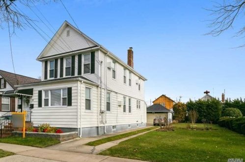 93 Barwick St, Floral Park, NY 11001-1609