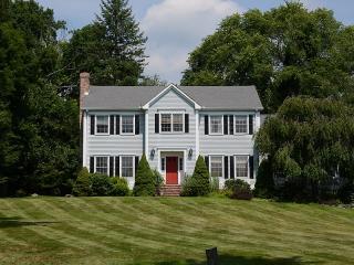148 Wellington Dr, Fairfield, CT 06824-1953