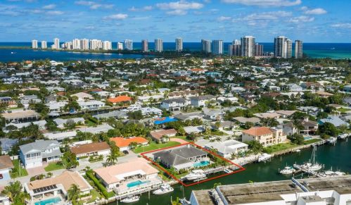 1081 Singer Dr, West Palm Beach, FL 33404-2764