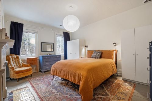 419 Carson St, Pittsburgh PA  15203-1019 exterior