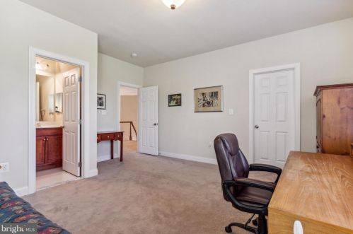 8373 Pedigrue Ct, Gainesville VA  20155-3240 exterior