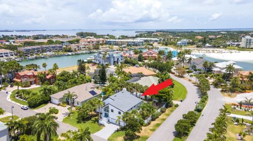 748 Nina Dr, Saint Petersburg, FL 33715-2038