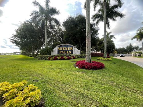 7110 Veneto Dr, Boynton Beach FL  33437-3741 exterior