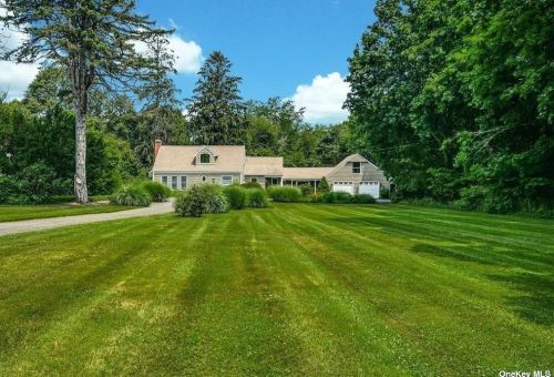 4 Russell Ct, Northport, NY 11768-3511