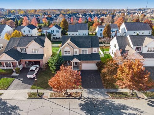 4483 Perrin St, Darbydale, OH 43123-8171