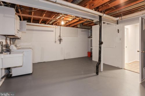 5509 Miles Ct, Springfield VA 22151-1714 exterior