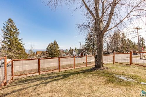 801 Skyline Pkwy, Duluth MN  55805-1149 exterior