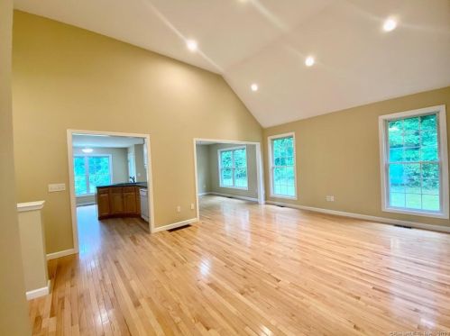 402 Martin Rd, Hebron, CT 06248-1218