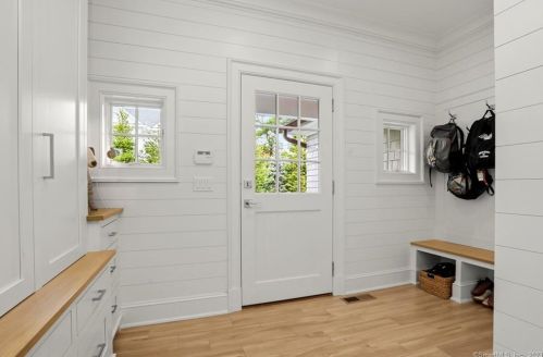 310 South Ave, New Canaan CT  06840-5820 exterior