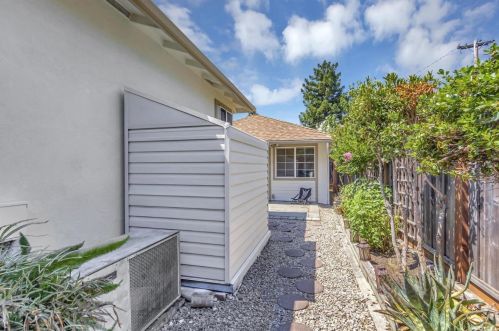 1438 Miramonte Ave, Los Altos CA 94024-5640 exterior