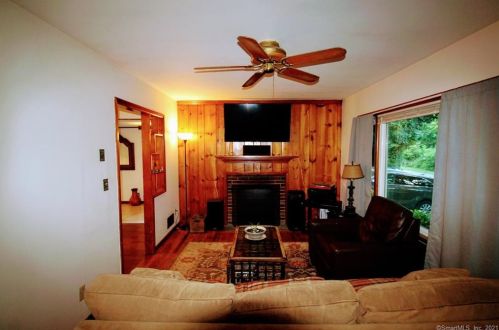 99 Laurel Hill Rd, Brookfield Center CT  06804-1014 exterior