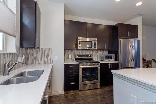 1311 Jackson St, Denver CO 80205-5052 exterior