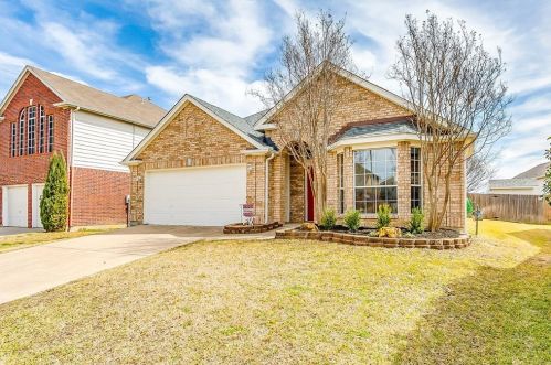 4640 Parkmount Dr, Fort Worth, TX 76137-5452