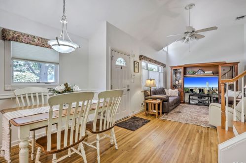 17 Wren Ct, Northport NY  11768-3343 exterior