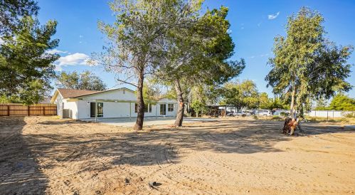 11501 Low Chaparral Dr, Victorville CA  92392-9566 exterior