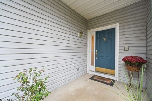 27 Twombly Ct, Morristown NJ  07960-5503 exterior