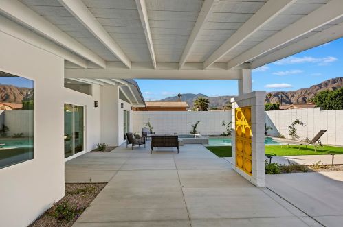 52152 Avenida Alvarado, La Quinta CA  92253-3229 exterior