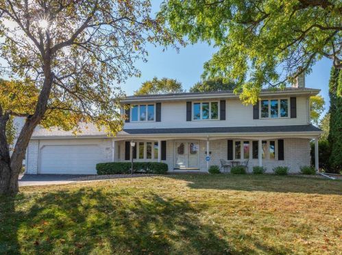 5717 Lois Ln, Minneapolis, MN 55439-1340