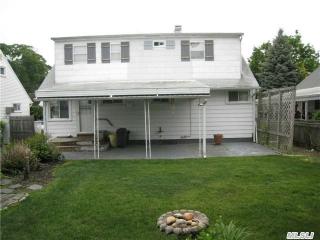 79 Wilfred Blvd, Hicksville, NY 11801-1913