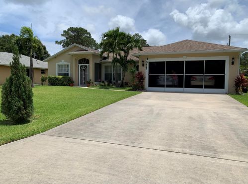 3425 Fashoda St, Fort Pierce, FL 34953-4643