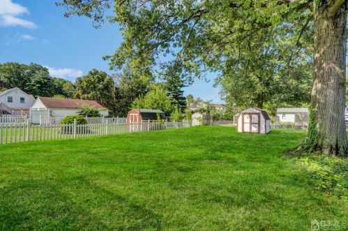 30 Freeman St, Woodbridge NJ  07095-3423 exterior