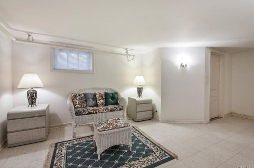 233 Chatterton Pkwy, White Plains NY  10606-2235 exterior