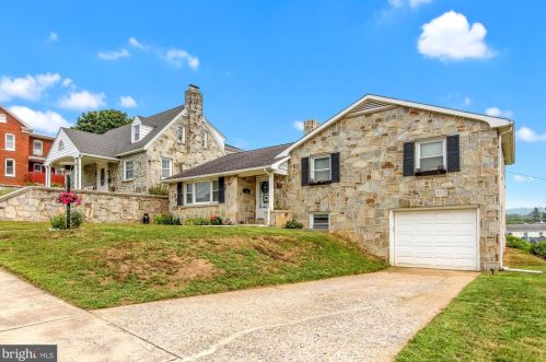 61 East St, Spring Grove, PA 17362-1227