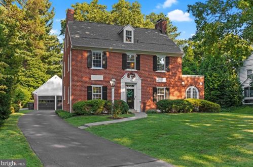 585 School Ln, Lancaster, PA 17603-2532
