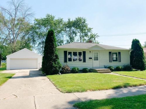 1584 Boland Rd, Green Bay, WI 54303-4606