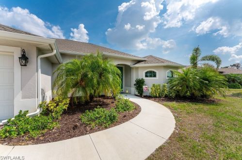241 Mariner Ln, Placida, FL 33947-2005